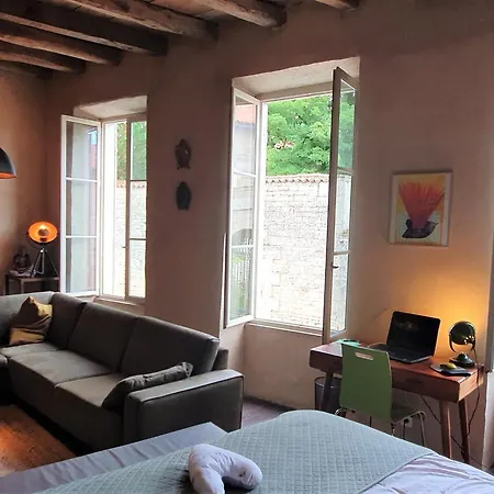 Maison Fossemagne Couette-café 3*