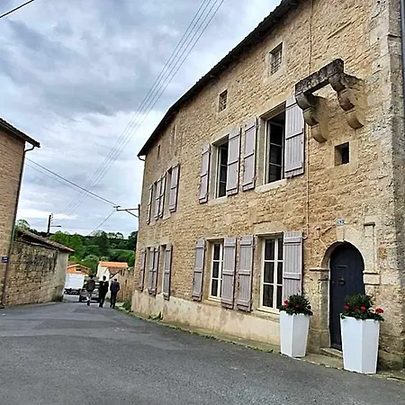 Bed & Breakfast Maison Fossemagne 3*